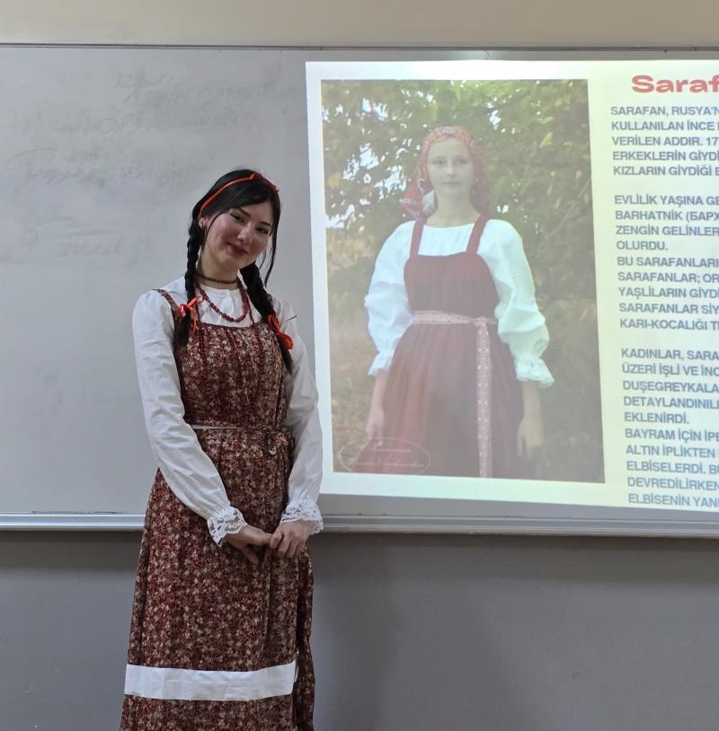 "Rus Kültüründe Geleneksel Bir İmge: Giyim Kuşam" konusu kapsamında bir sunum gerçekleştirildi.